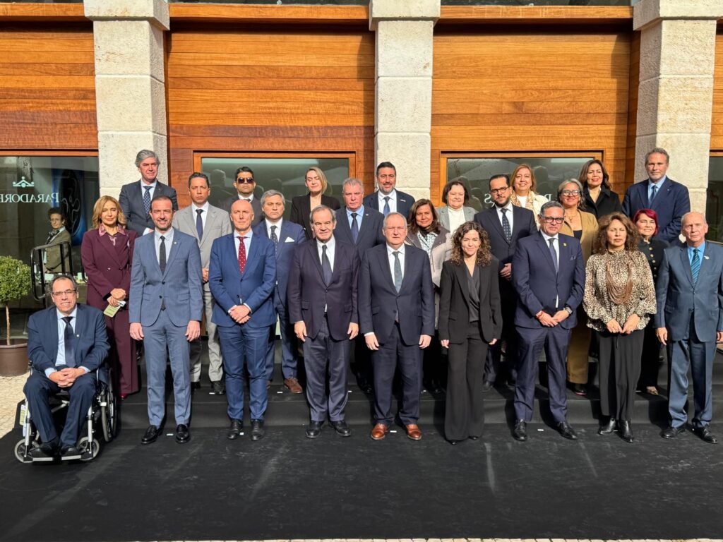 Grupo de ministros de turismo en la XIII Conferencia Iberoamericana en Alcalá de Henares