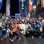 Grupo de jóvenes esquiadores celebrando en la ceremonia de clausura del Trofeu Borrufa en Andorra.
