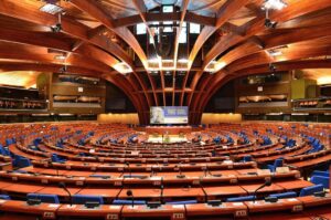 Sala de reuniones del Comité Europeo de Derechos Sociales en Estrasburgo