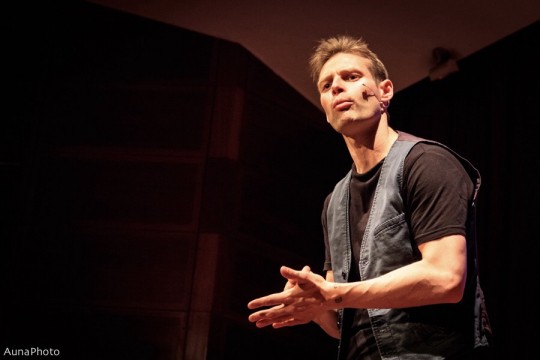 David Murias durante la conferencia sobre bienestar personal en Andorra