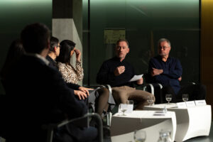 Mesa redonda sobre protección de datos y ciberdelincuencia con expertos