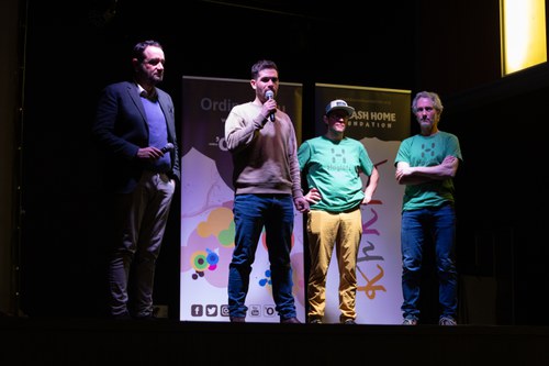 Presentadores del documental 21 Nevados en Ordino durante la proyección