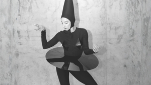 Lorena Nogal realizando una danza inspirada en Picasso en Encamp.