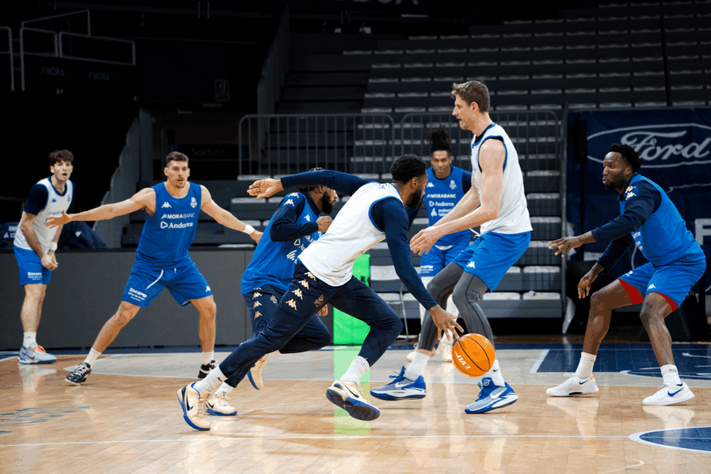 Entrenamiento del equipo MoraBanc Andorra antes del partido contra Valencia Basket