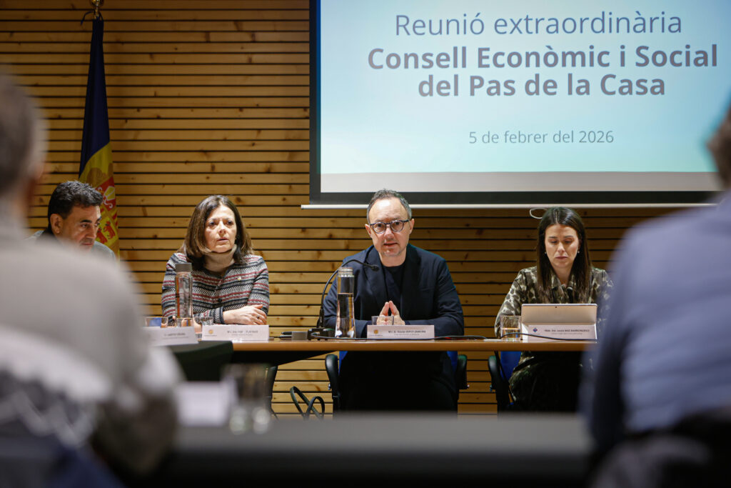 Reunión del Consell Econòmic i Social del Pas de la Casa con autoridades
