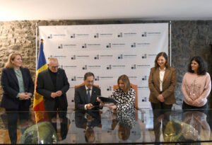 Firma de convenio de donación para el CREI en Andorra