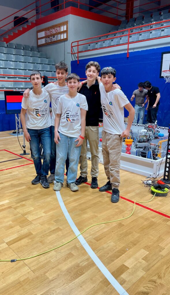 Equipo de jóvenes ganadores del European Open de Robótica en Andorra