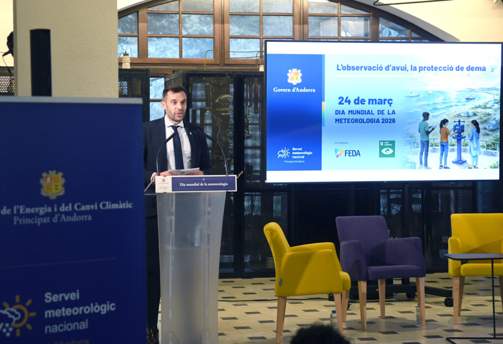 David Forné hablando sobre meteorología en un evento en Andorra