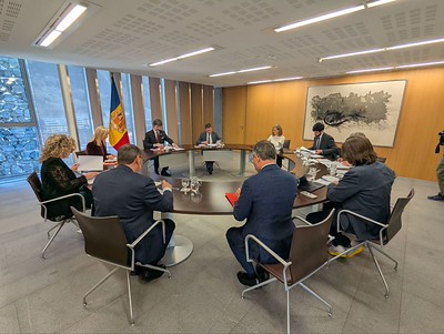 Reunión de la Junta de Presidents discutiendo la ley del bienestar generacional