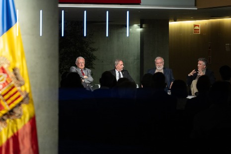 Mesa redonda sobre el proceso constituyente de Andorra con cuatro ponentes.