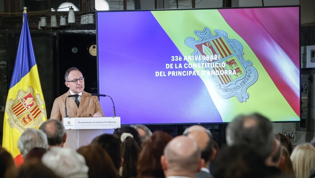 Xavier Espot dando un discurso sobre el aniversario de la Constitución de Andorra