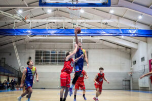 Jugadores del Sénior B del MoraBanc Andorra en un partido de baloncesto