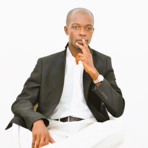 Uemerson Florencio reflexionando sobre la comunicación en el aula