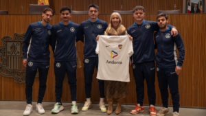 Jugadores del FC Andorra con la subsíndica en la Casa de la Vall