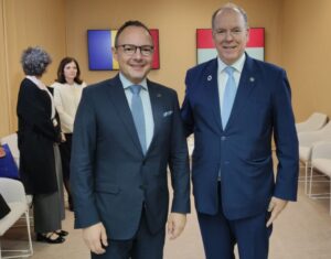 El cap de Govern de Andorra y el Príncipe de Mónaco durante una reunión oficial.