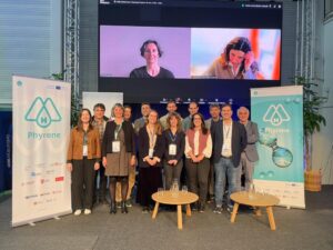 Grupo de personas en evento sobre hidrógeno renovable en Andorra
