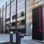 Edificio de Andorra Telecom con su logo visible en la entrada