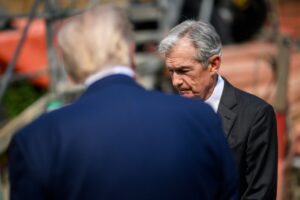 Jerome Powell en reunión de la Reserva Federal con otros burócratas