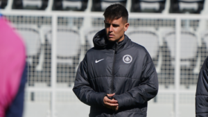 Carles Manso en rueda de prensa mostrando confianza para el próximo partido