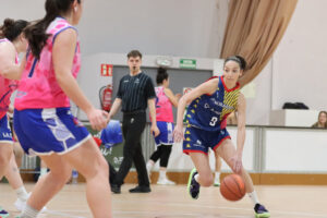 Jugadora del Sénior Femenino Gala Perfumeries en un partido de baloncesto
