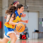 Emma Vila jugando baloncesto en la Minicopa LF Endesa con Sedis La Lola