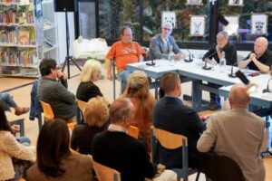 Reunión de escritores en la Biblioteca Comunal de Encamp