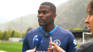 Jesús Owono hablando sobre el trabajo en equipo en el Andorra