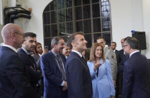 Emmanuel Macron durante su visita a la central hidroeléctrica de l'Ospitalet en Andorra.