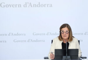 Ministra de Afers Socials presentando reglamento sobre antecedentes penales