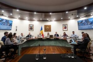 Reunión de Cónsules en Andorra discutiendo nuevos procedimientos comerciales