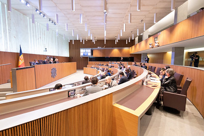 Sesión de control al Gobierno en el Consell General de Andorra con múltiples preguntas.