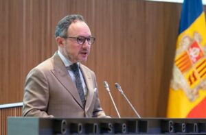 Xavier Espot presentando el convenio de conexión con España en el Consell General