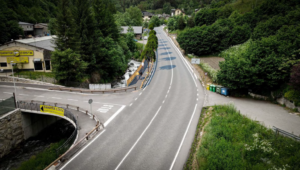 Vista de la carretera que conecta La Massana y Erts en Andorra