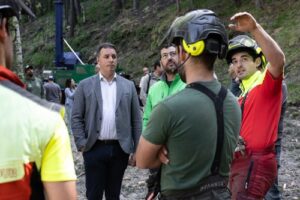 Demostración de un sistema de extracción de madera en Ordino con cable grúa