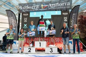 Entrega de premios en la 43a OTSO Travessa de Encamp con ganadores y organizadores.