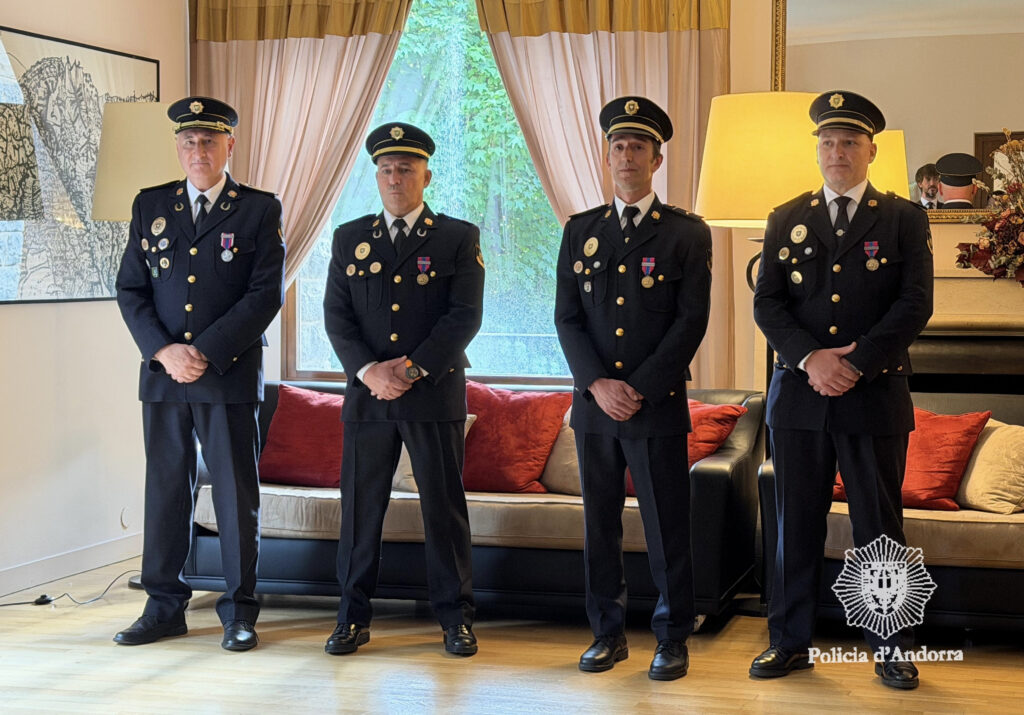Cuatro policías andorranos condecorados en ceremonia oficial en Andorra la Vella