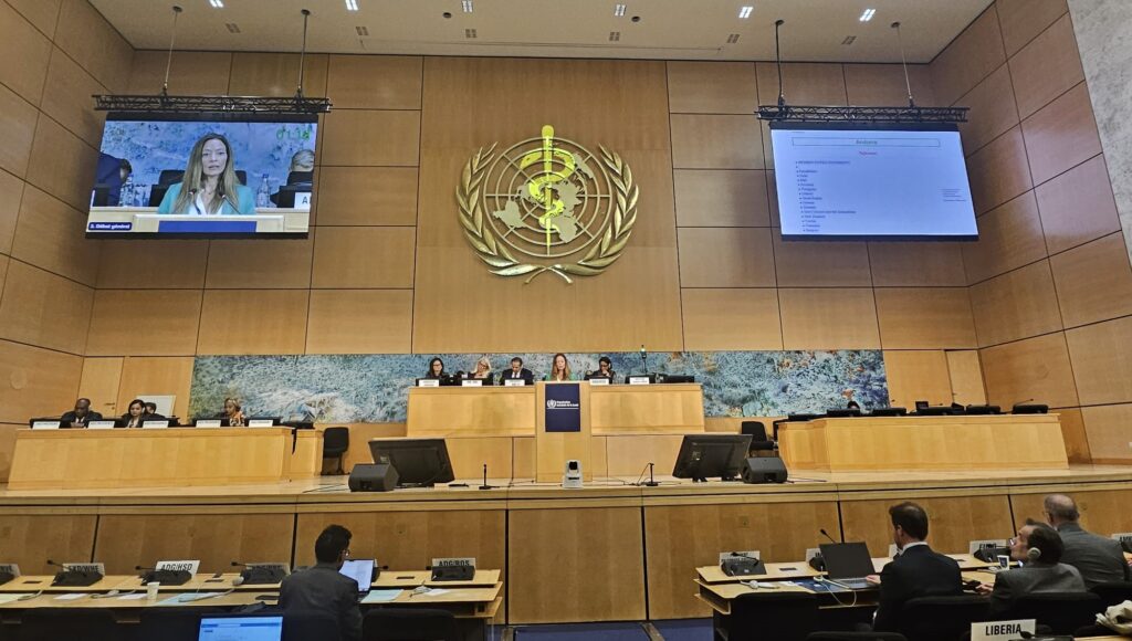 Helena Mas hablando en la Asamblea Mundial de la Salud en Ginebra