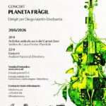 Cartel del concierto Planeta fràgil de la ONCA con un violonchelo y elementos naturales.