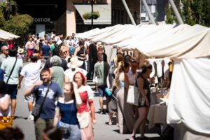 Feria de artesanía con paradas en el Centro Histórico de Andorra la Vella