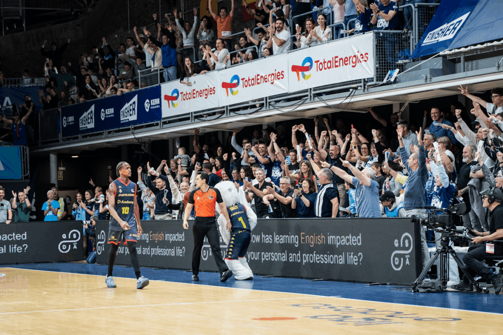 Jugadores del MoraBanc Andorra celebrando una victoria en la Bombonera.