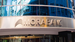 Logo de MoraBanc en la fachada de su edificio en Andorra