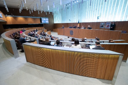 Sesión de preguntas al Gobierno en el Consell General con miembros presentes