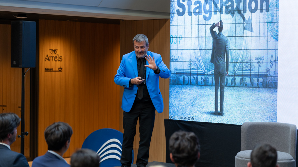 Xavier Sala i Martín durante una conferencia sobre inversión en MoraBanc
