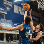 Jugadores del BC MoraBanc Andorra en un partido de baloncesto