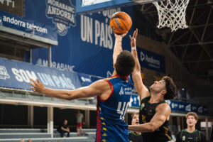 Jugadores del BC MoraBanc Andorra en un partido de baloncesto