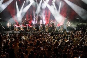Concierto del grupo Buhos en la Festa del Poble de Encamp con gran público