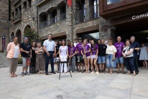 Grupo de personas en la inauguración de las Festes del Foc en Ordino