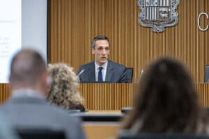 Isaac Galobardes presentando la memoria de actividades de AQUA 2025