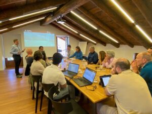 Reunión de la Taula de dinamització turística en Ordino con empresarios y productores