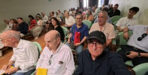 Asistentes en la presentación de la novela Aaiún de Tomás Bárbulo